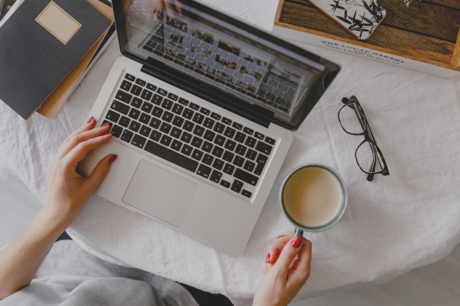 Teilnehmer analysieren Cashflow-Kennzahlen in einem interaktiven Workshop